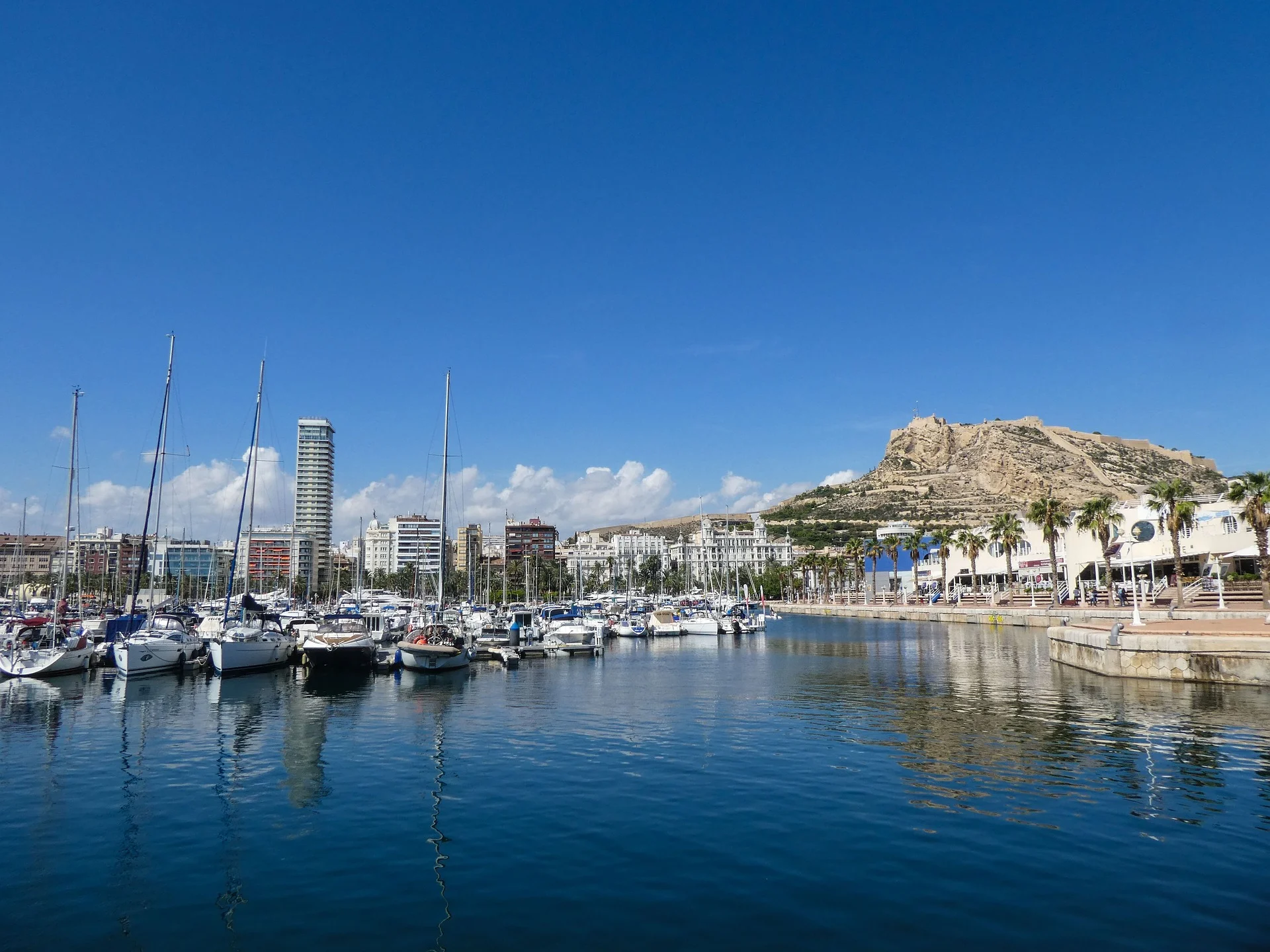 Buying real estate in Spain: Why Alicante and Torrevieja are the perfect hotspots